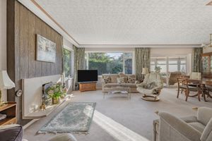 Lounge/Diner- click for photo gallery